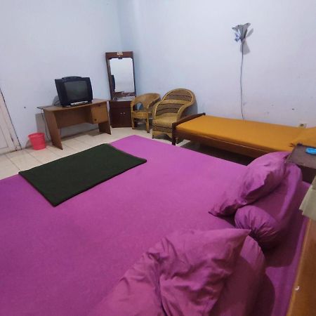 Oyo 90865 Hotel Kusuma Purwakarta Karawang Luaran gambar
