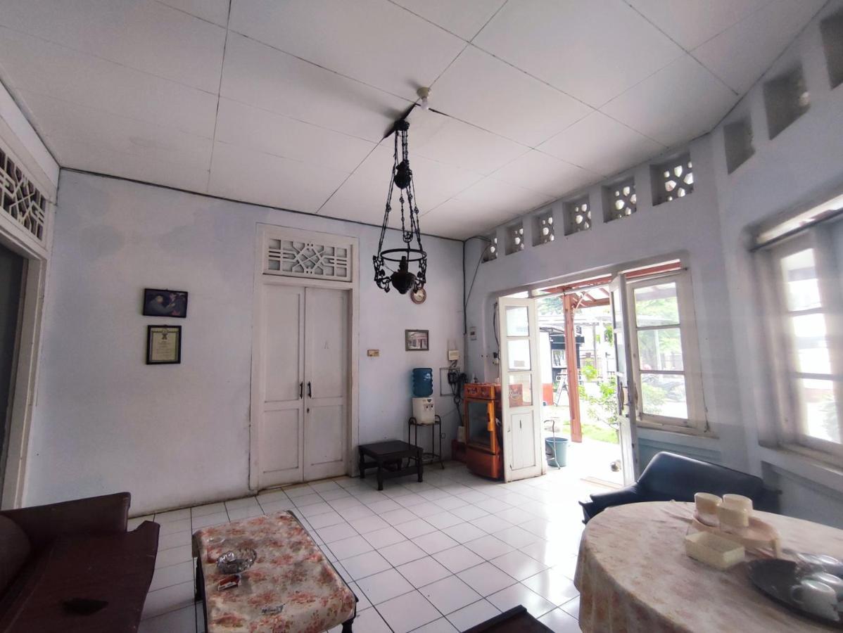 Oyo 90865 Hotel Kusuma Purwakarta Karawang Luaran gambar