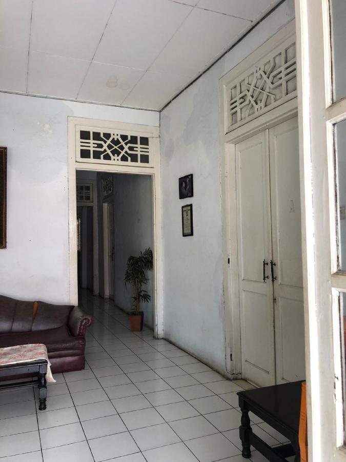 Oyo 90865 Hotel Kusuma Purwakarta Karawang Luaran gambar
