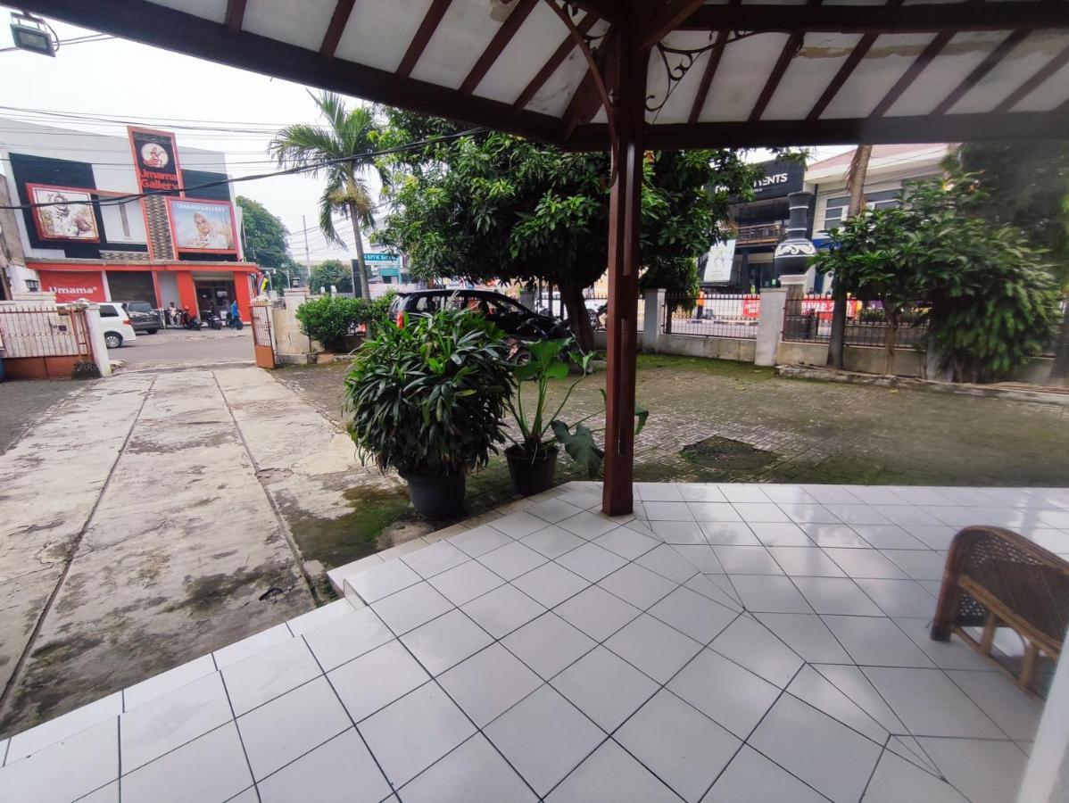 Oyo 90865 Hotel Kusuma Purwakarta Karawang Luaran gambar