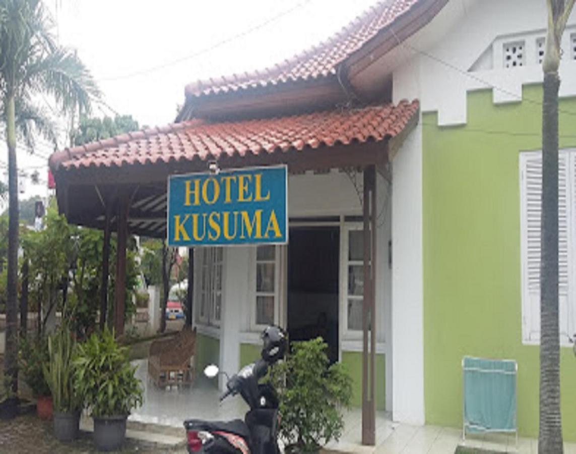 Oyo 90865 Hotel Kusuma Purwakarta Karawang Luaran gambar