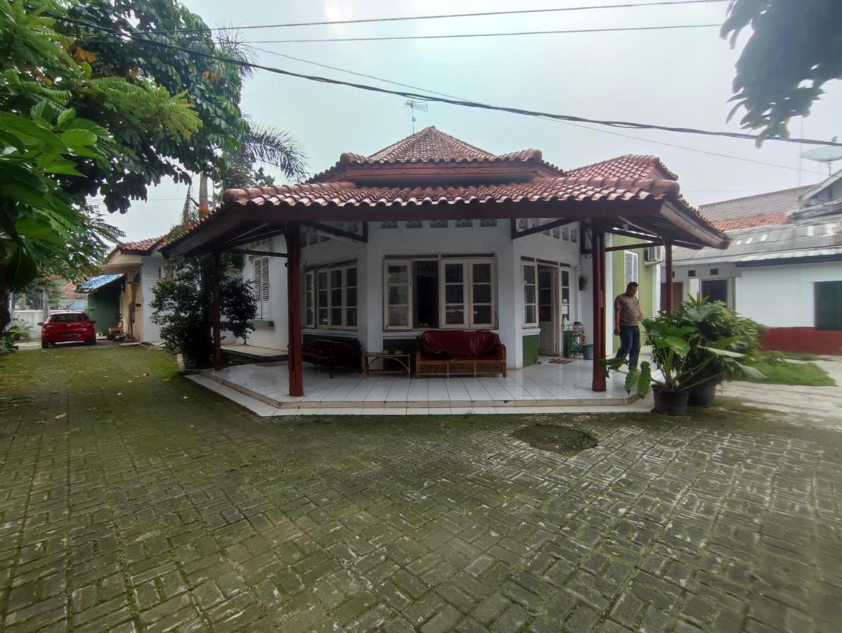 Oyo 90865 Hotel Kusuma Purwakarta Karawang Luaran gambar