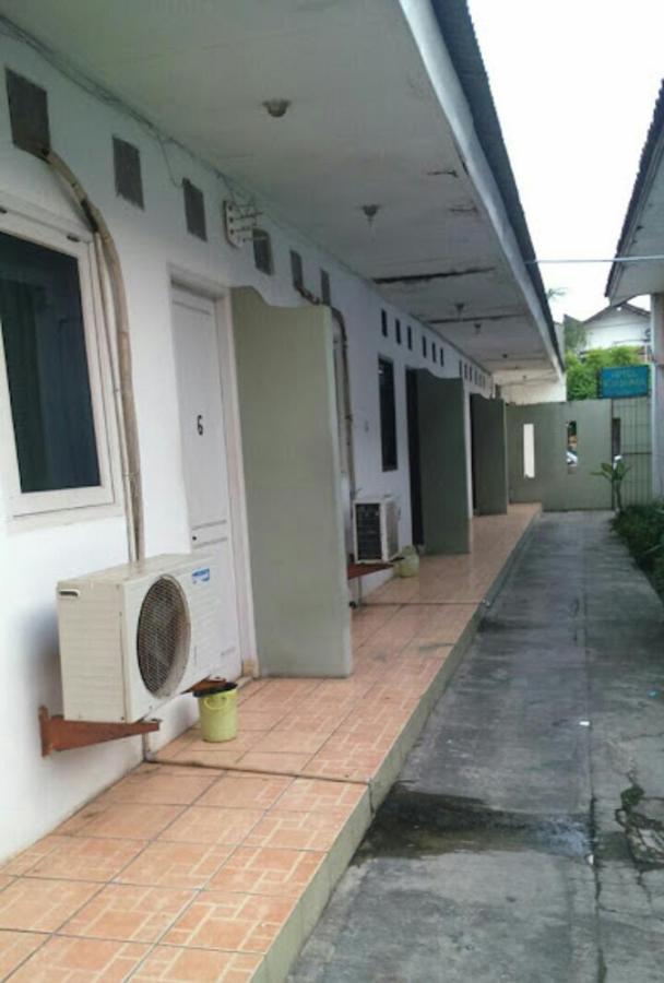 Oyo 90865 Hotel Kusuma Purwakarta Karawang Luaran gambar