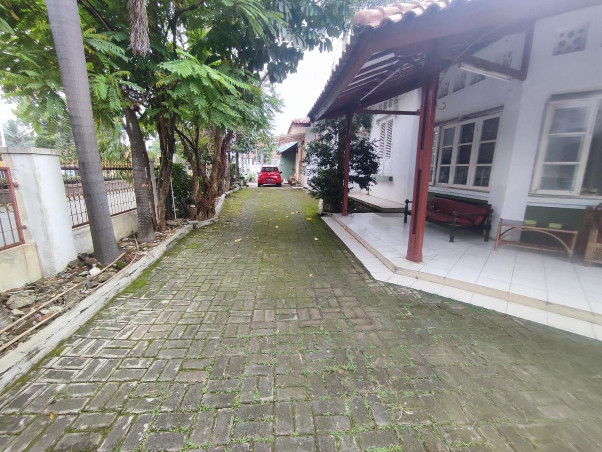 Oyo 90865 Hotel Kusuma Purwakarta Karawang Luaran gambar