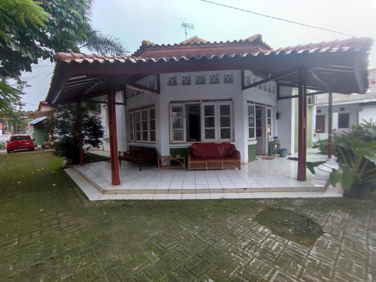 Oyo 90865 Hotel Kusuma Purwakarta Karawang Luaran gambar