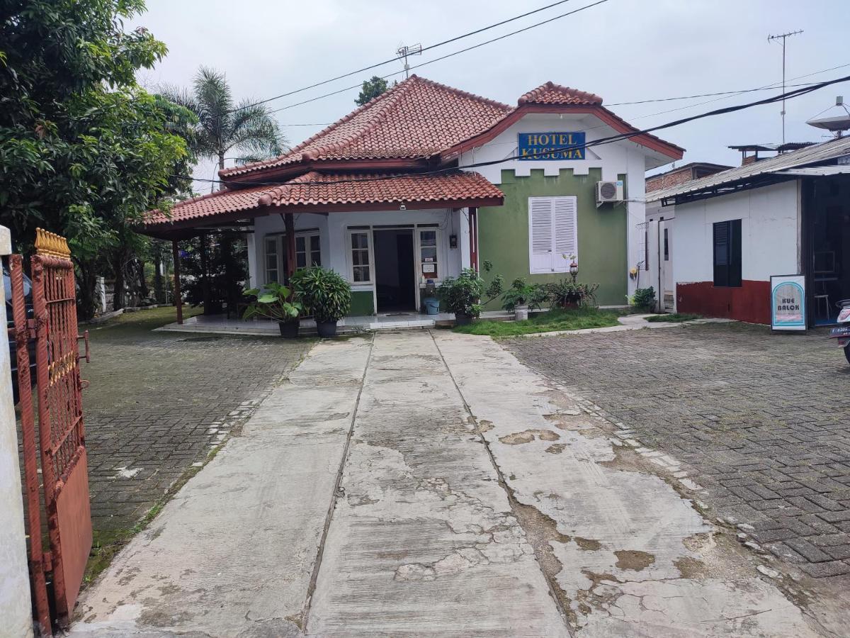 Oyo 90865 Hotel Kusuma Purwakarta Karawang Luaran gambar