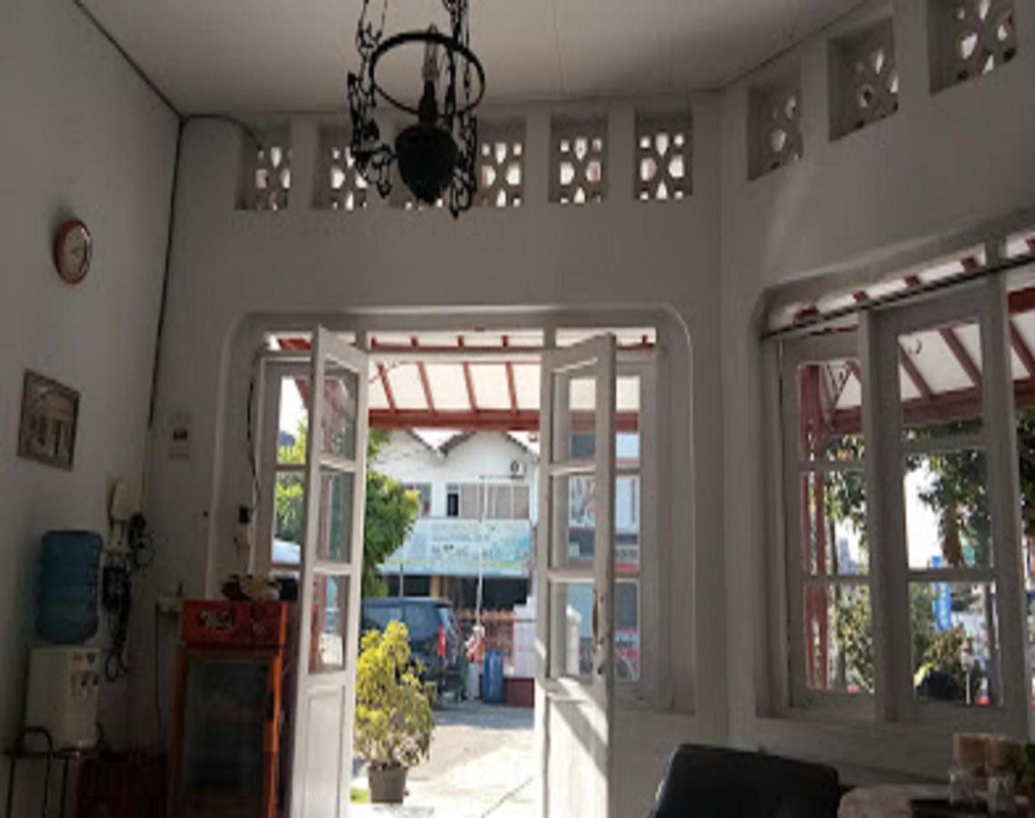 Oyo 90865 Hotel Kusuma Purwakarta Karawang Luaran gambar