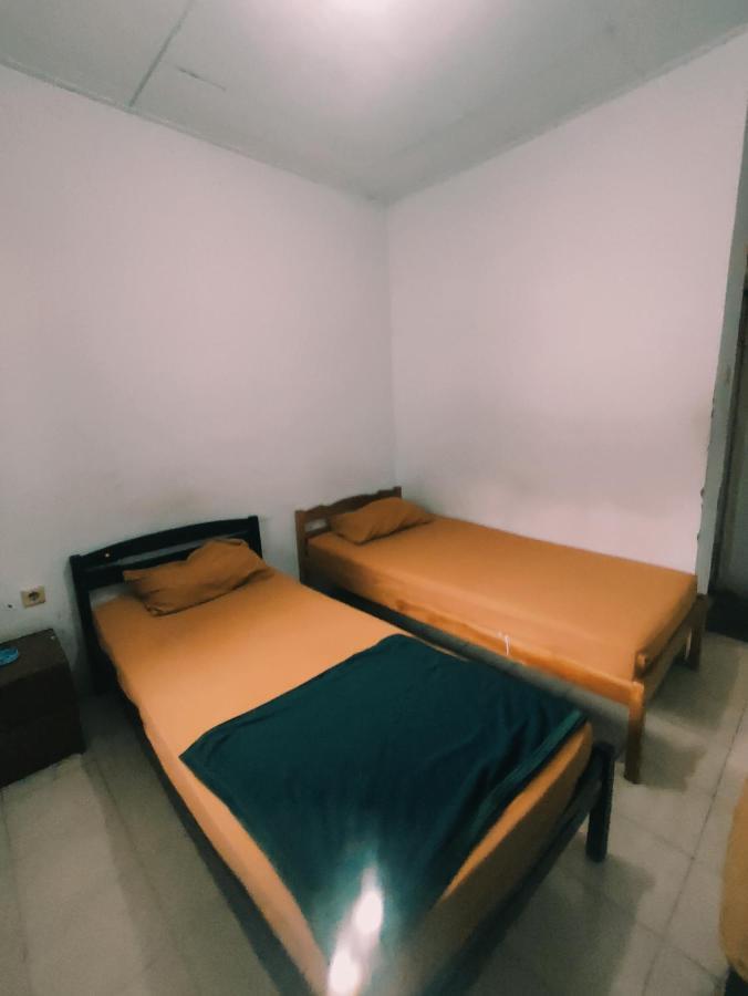 Oyo 90865 Hotel Kusuma Purwakarta Karawang Luaran gambar