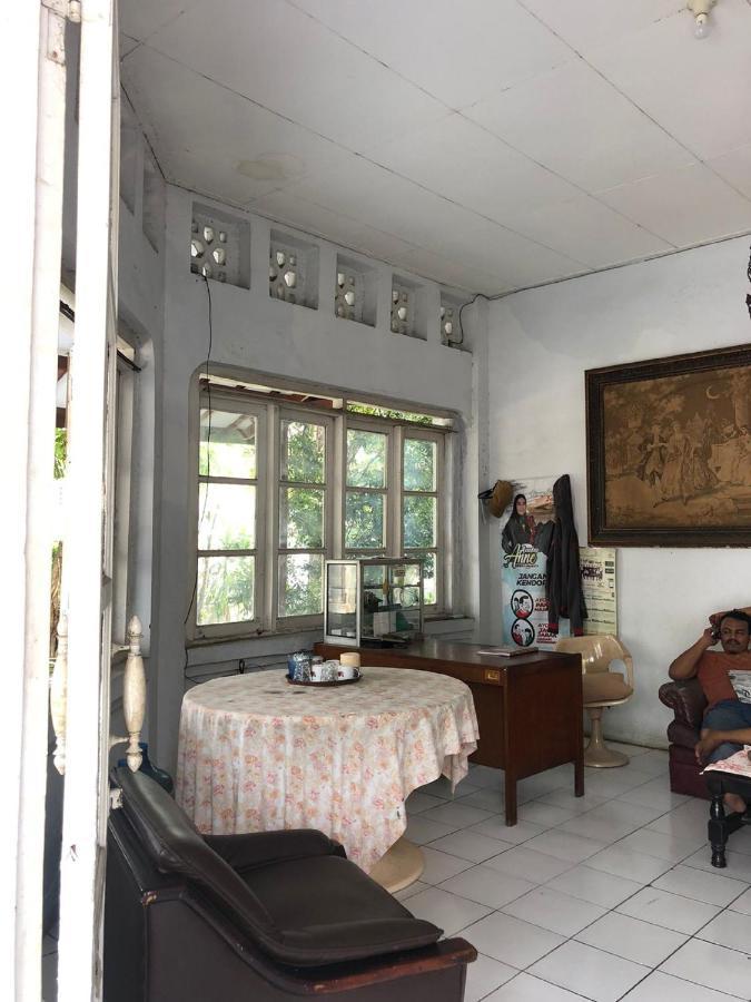 Oyo 90865 Hotel Kusuma Purwakarta Karawang Luaran gambar