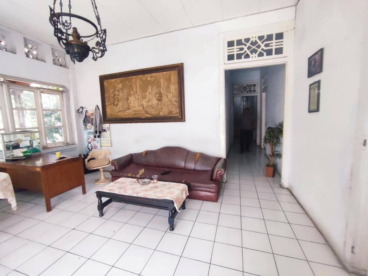 Oyo 90865 Hotel Kusuma Purwakarta Karawang Luaran gambar