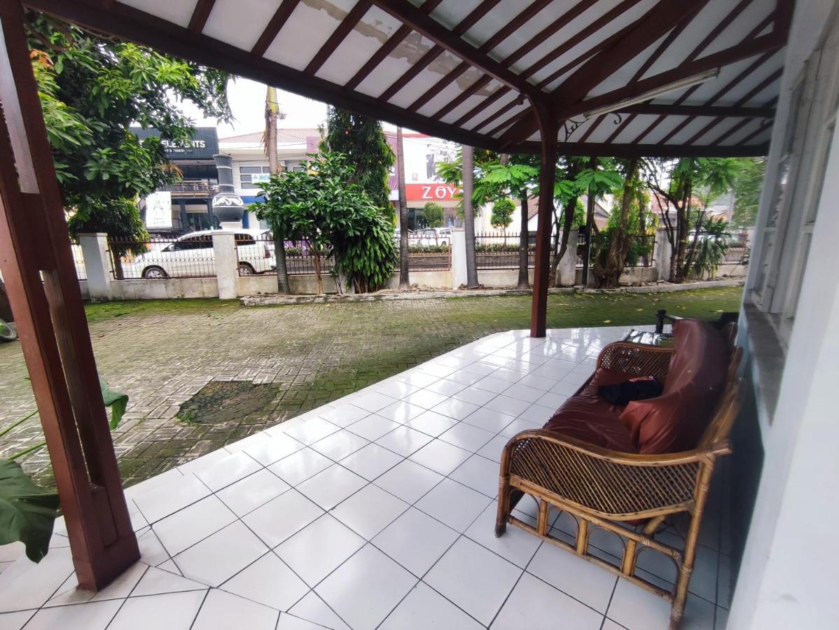 Oyo 90865 Hotel Kusuma Purwakarta Karawang Luaran gambar