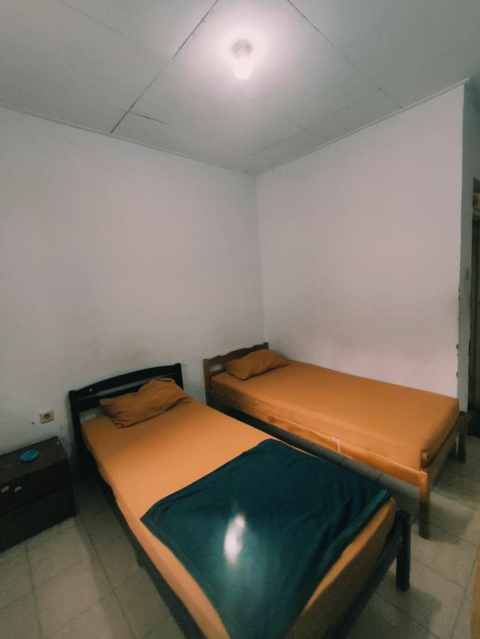 Oyo 90865 Hotel Kusuma Purwakarta Karawang Luaran gambar