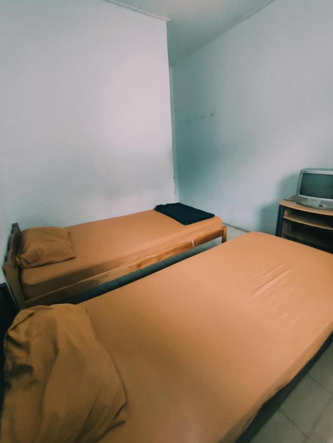 Oyo 90865 Hotel Kusuma Purwakarta Karawang Luaran gambar