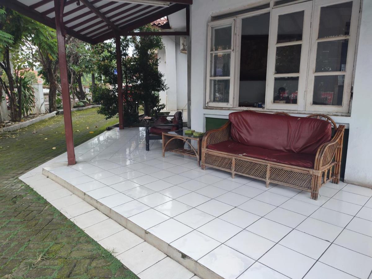 Oyo 90865 Hotel Kusuma Purwakarta Karawang Luaran gambar