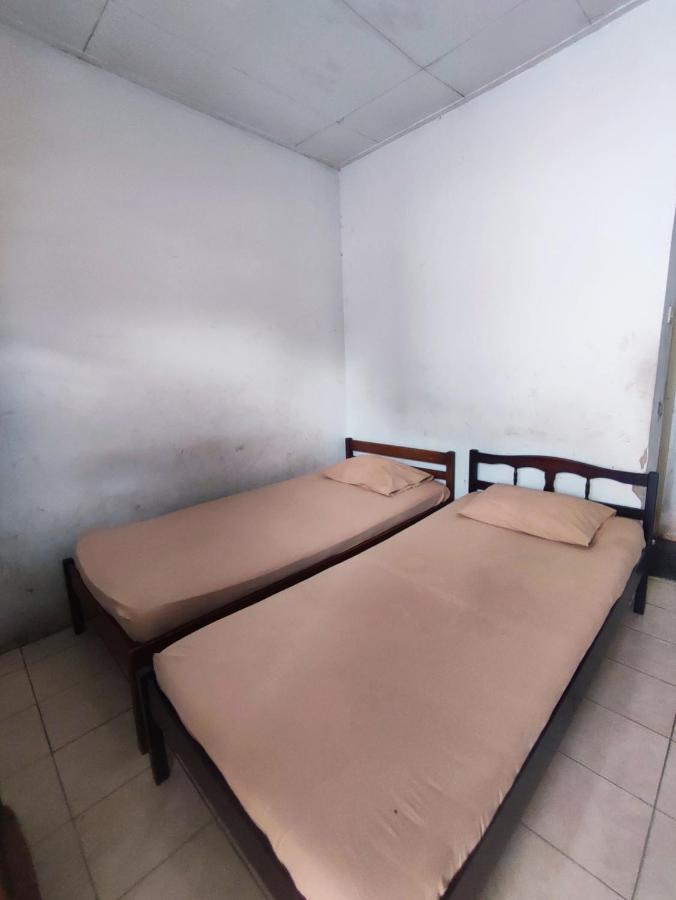Oyo 90865 Hotel Kusuma Purwakarta Karawang Luaran gambar