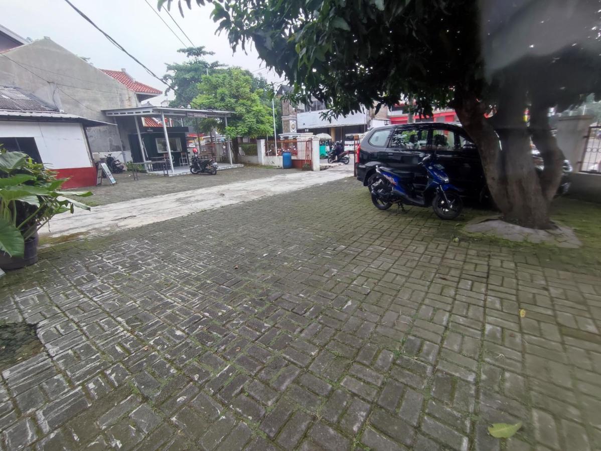 Oyo 90865 Hotel Kusuma Purwakarta Karawang Luaran gambar