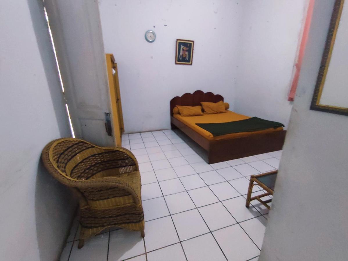 Oyo 90865 Hotel Kusuma Purwakarta Karawang Luaran gambar