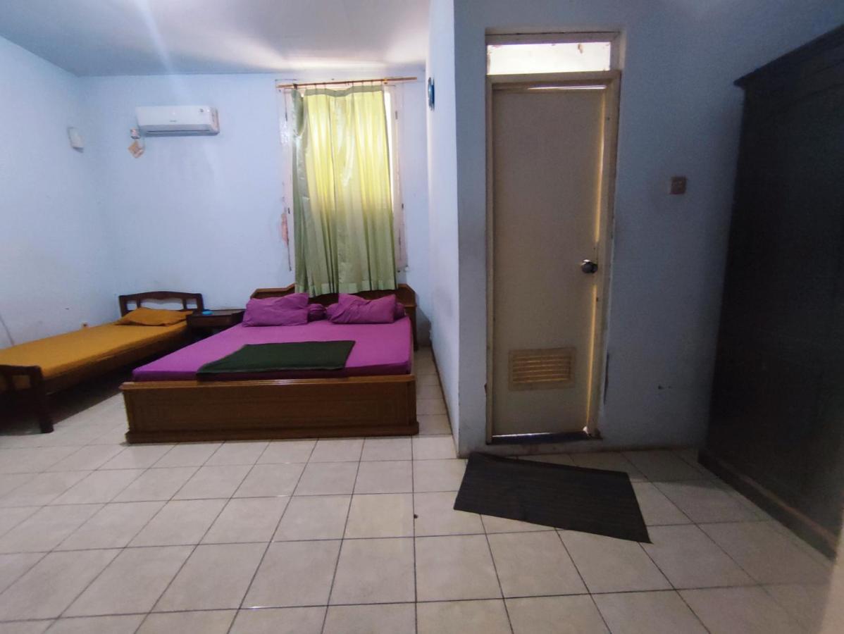 Oyo 90865 Hotel Kusuma Purwakarta Karawang Luaran gambar