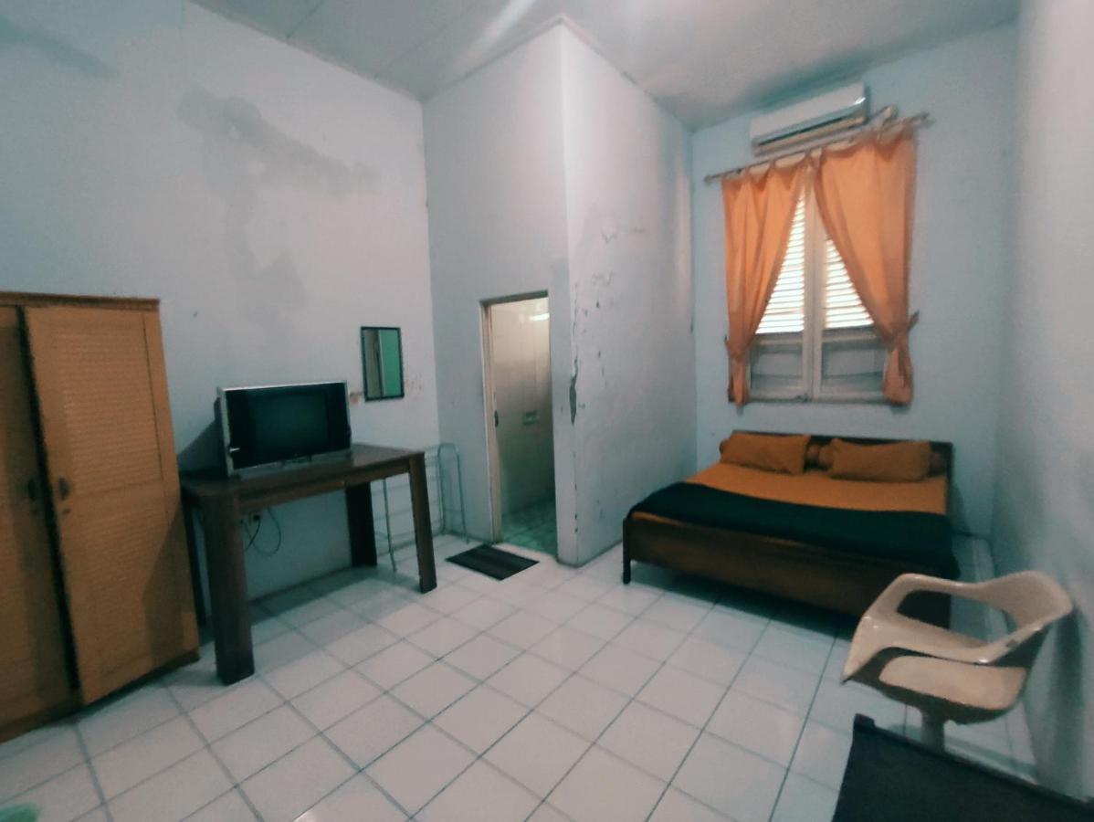 Oyo 90865 Hotel Kusuma Purwakarta Karawang Luaran gambar