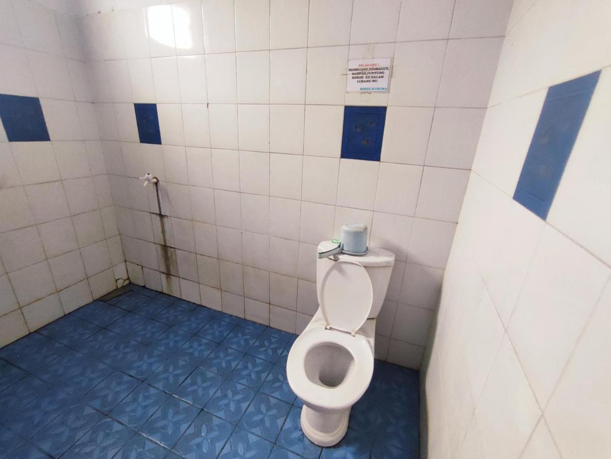 Oyo 90865 Hotel Kusuma Purwakarta Karawang Luaran gambar
