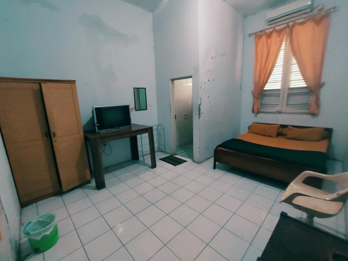 Oyo 90865 Hotel Kusuma Purwakarta Karawang Luaran gambar