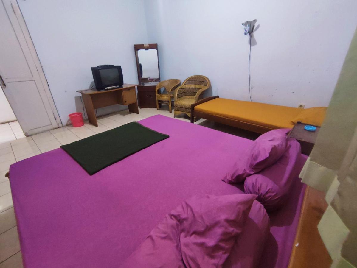 Oyo 90865 Hotel Kusuma Purwakarta Karawang Luaran gambar