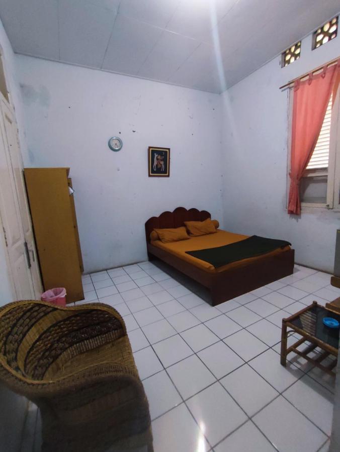 Oyo 90865 Hotel Kusuma Purwakarta Karawang Luaran gambar